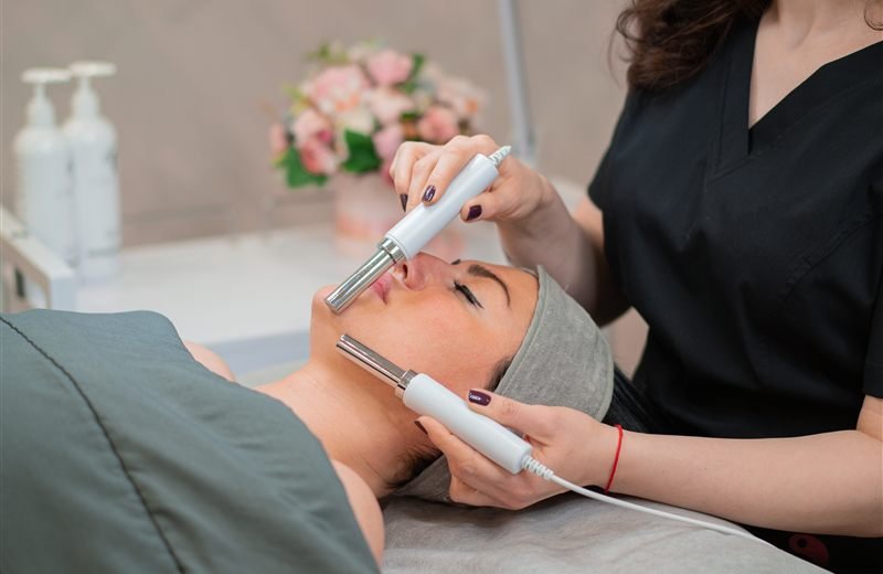 Microcurrent Lifting Facial treatment at SI Glam Glow in Staten Island